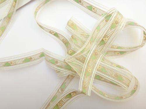 Art Deco Style Ribbon Cream